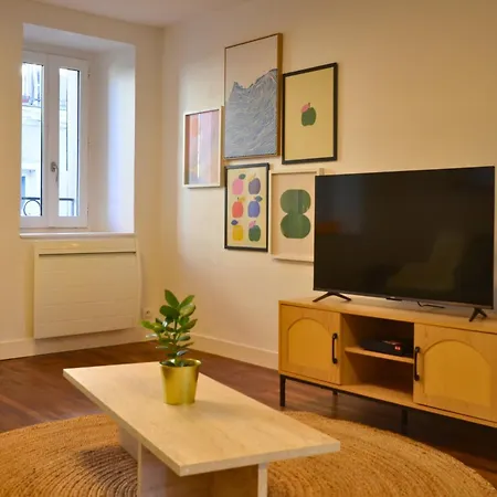 Centre Historique De - Grand T2 De 52 M - 4 Personnes *