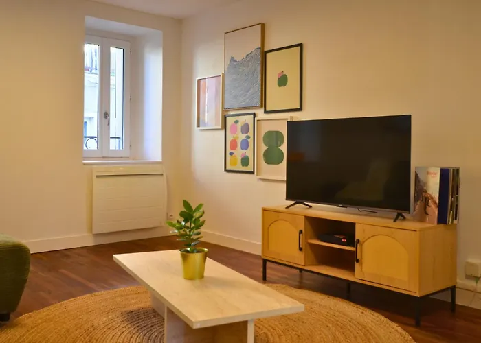 Centre Historique De - Grand T2 De 52 M - 4 Personnes *